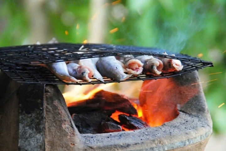 Thưởng thức Cá chốt nướng trui Gia Lai - Món ngon đậm chất núi rừng