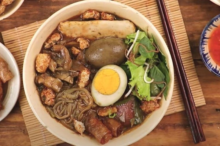 Thưởng thức Bún mắm cua 302 Nguyễn Tất Thành Pleiku chuẩn vị