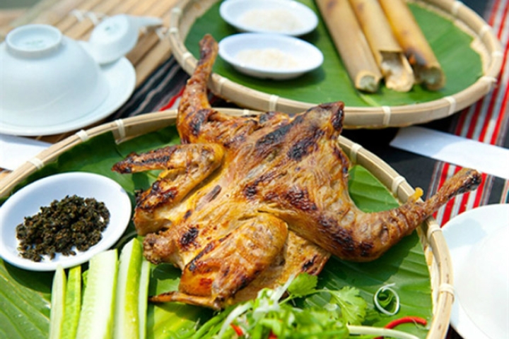 Cơm lam gà nướng Măng Đen: Hương vị đặc trưng núi rừng