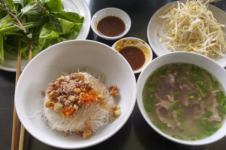 Phở khô Gia Lai đặc sản miền núi Tây Nguyên thơm ngon khó cưỡng