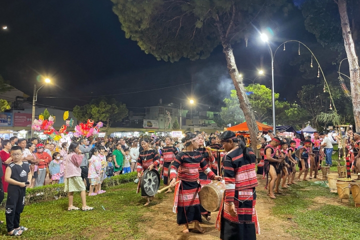 Kon Tum Tưng Bừng: Festival Cồng Chiêng - Di Sản Văn Hóa Âm Vang