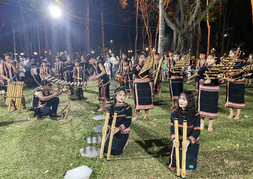 Cồng Chiêng Cuối Tuần