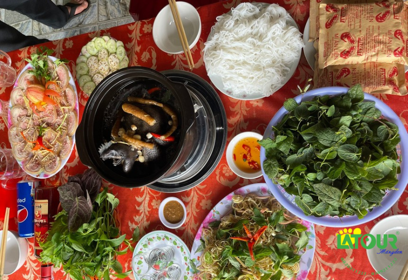 Lẩu Gà Lá Sâm Măng Đen