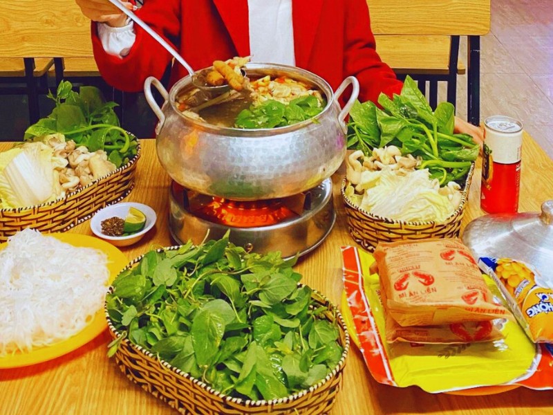 Lẩu Gà Lá Sâm Măng Đen