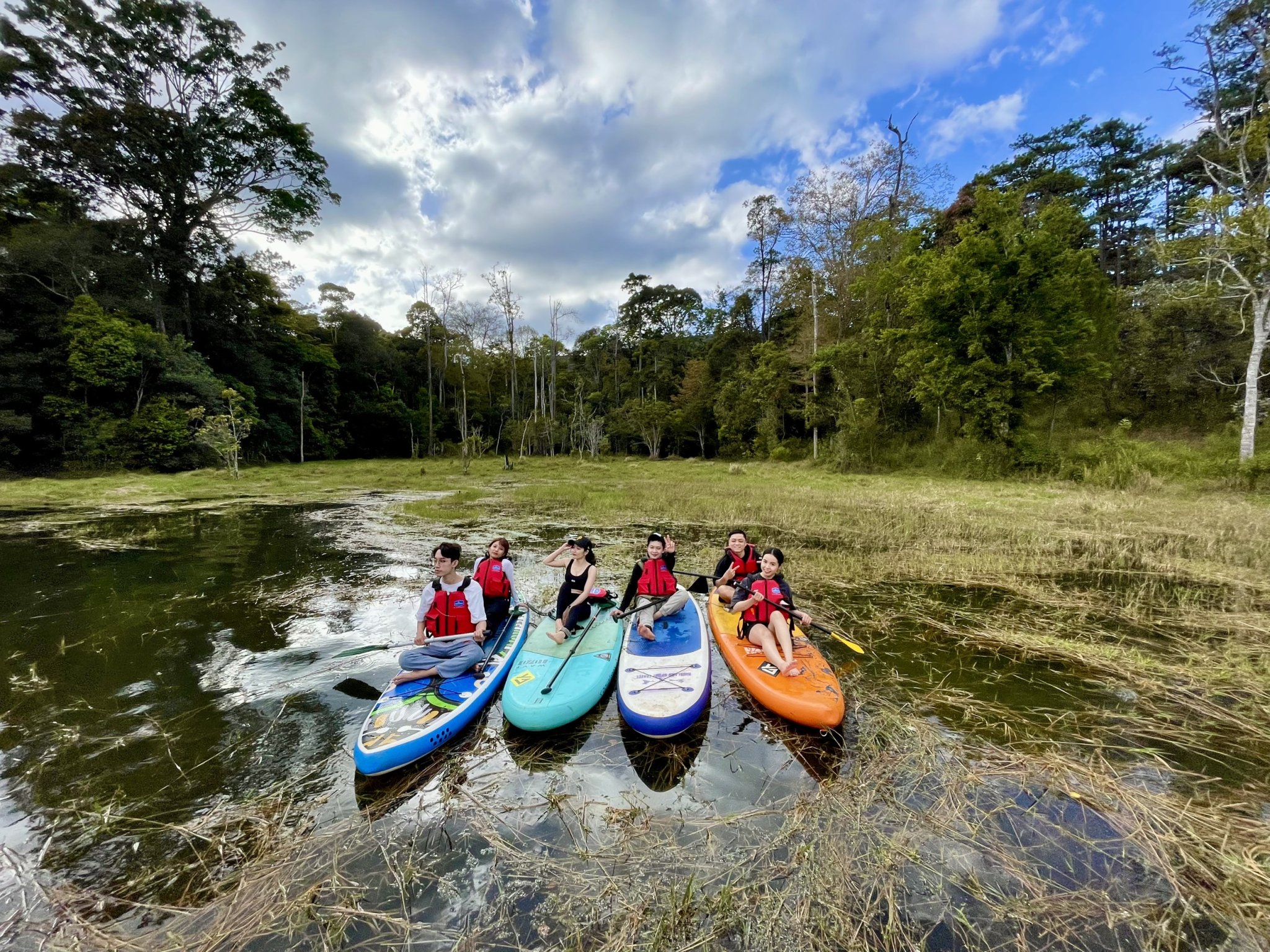 tour chèo sup và cắm trại trên hồ thủy điện Thượng