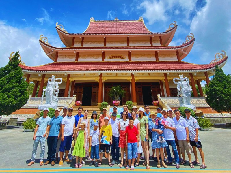 Tham quan chùa Khánh Lâm trong tour du lịch Măng Đen 1 ngày