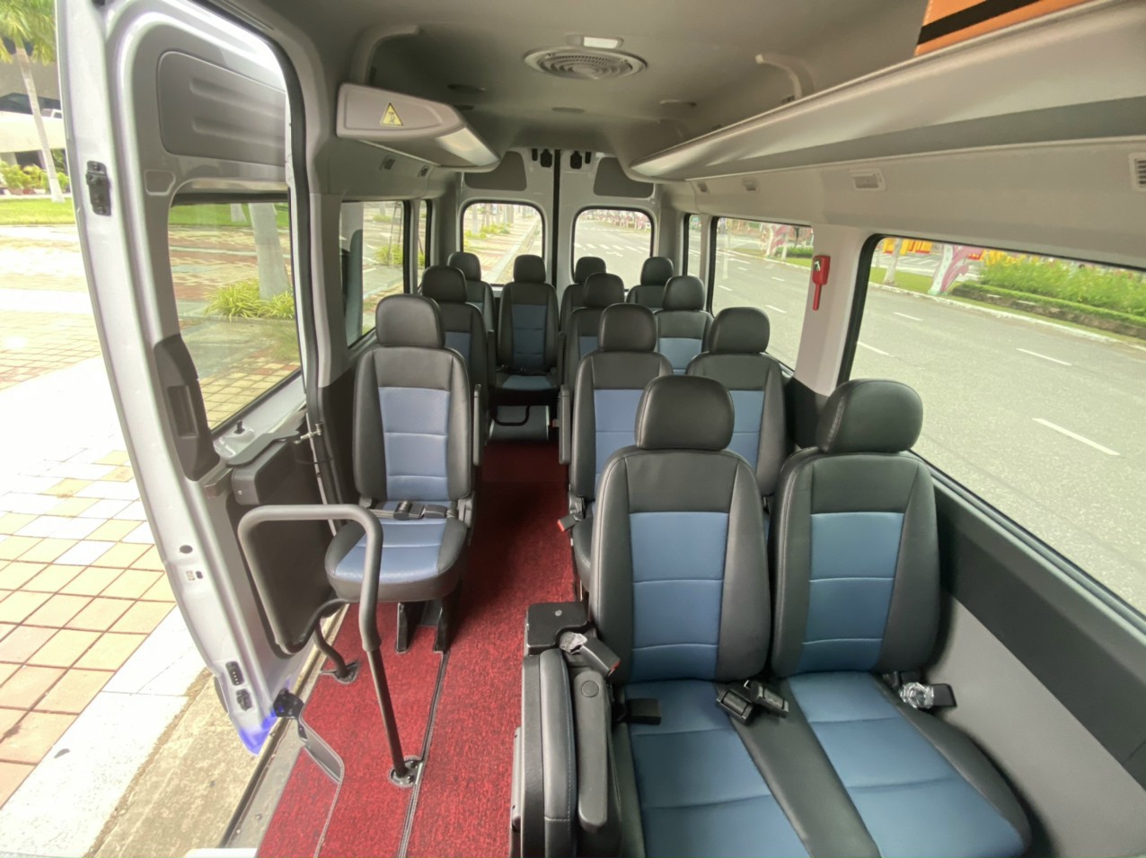 Thuê xe du lịch 16 chỗ Kon Tum đưa đón tận nơi, tài xế kinh nghiệm