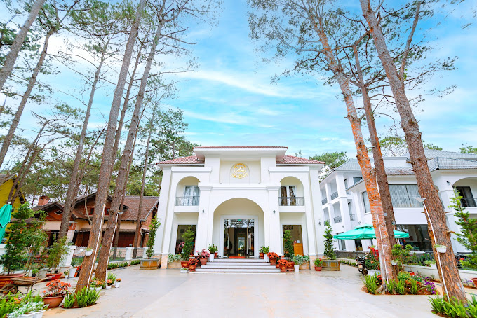 Vân Dương Hotel – Khách sạn xinh đẹp nơi rừng thông Măng Đen