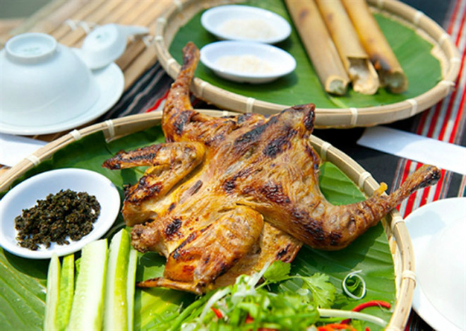 Cơm lam gà nướng Măng Đen: Hương vị đặc trưng núi rừng