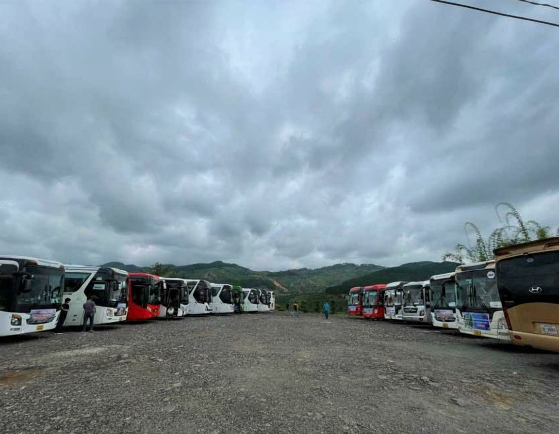 *   ô tô du lịch Kon Tum