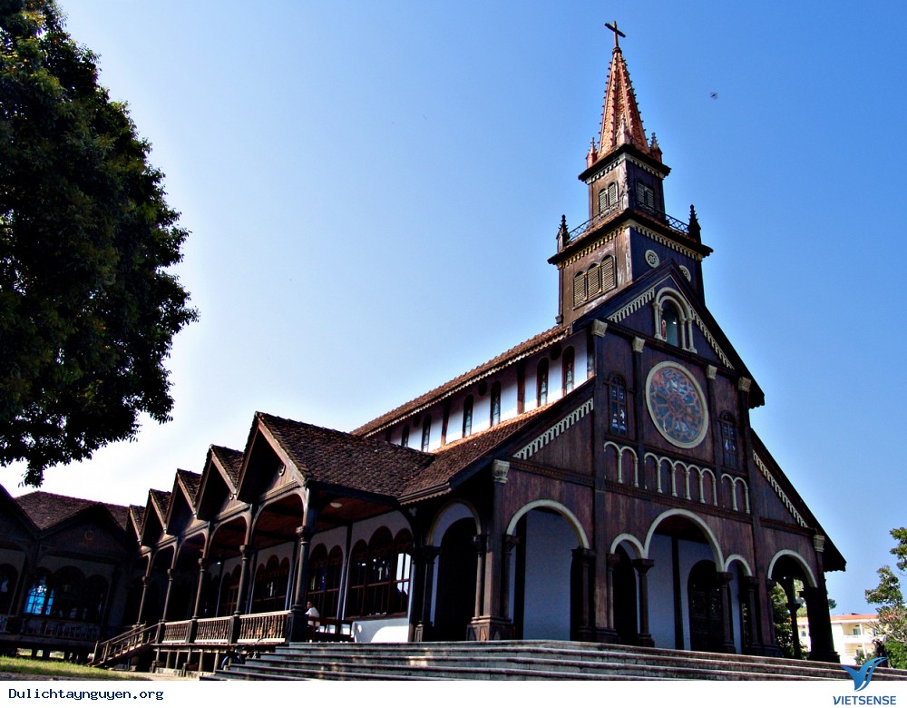 Nhà thờ gỗ Kon Tum trăm tuổi: Di sản kiến trúc Tây Nguyên