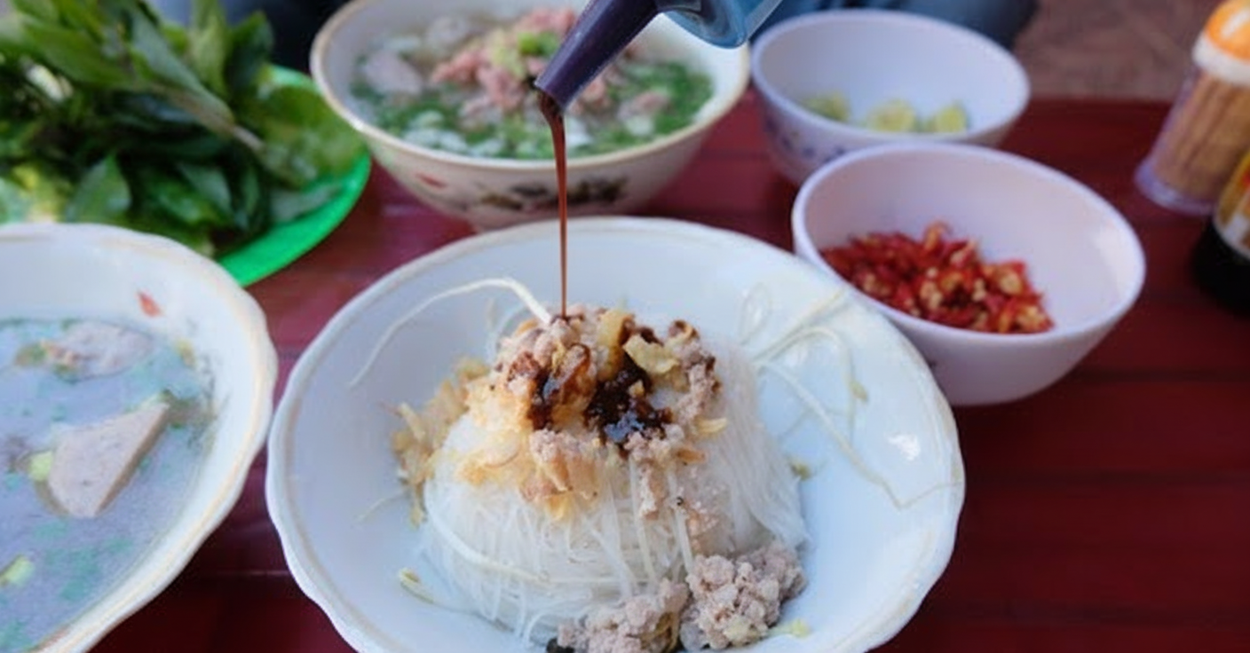 Bát phở khô và nước lèo Bát phở khô và nước lèo